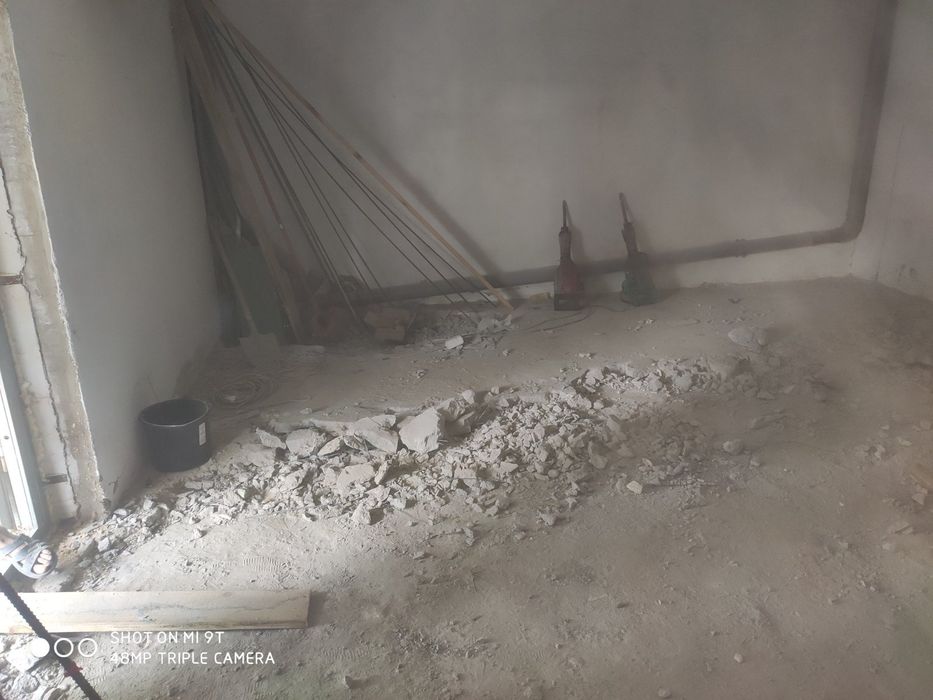 Майстер чоловік муж на годину копка траншей ям каналізації демонтаж