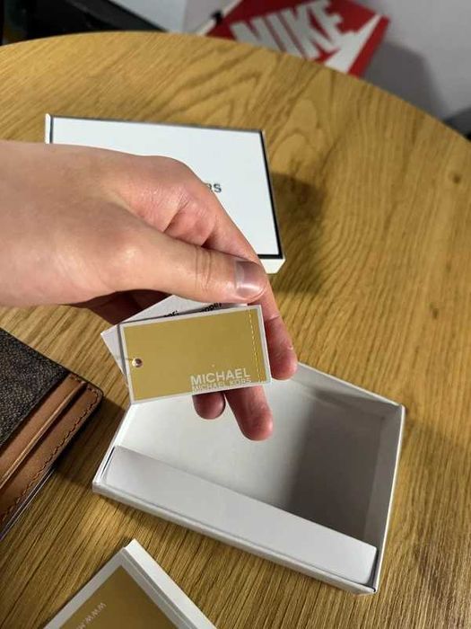 Damski Portfel na karty Michael Kors brązowy