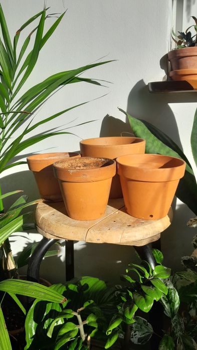 Zestaw 4 glinianych doniczek