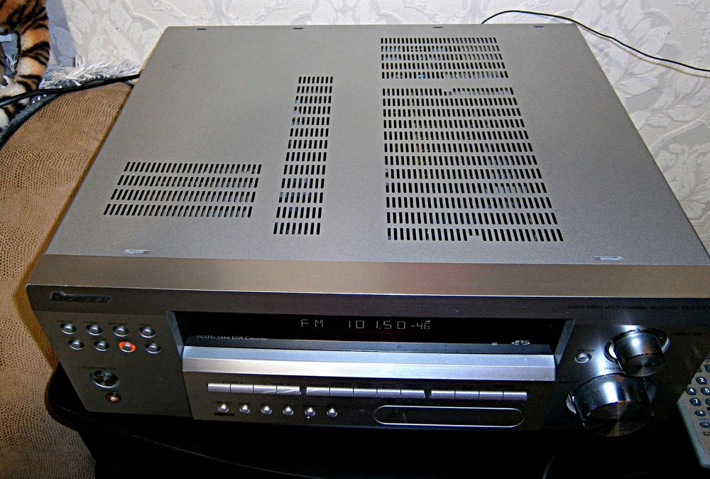 Усилитель- ресивер PIONEER  VSX-D814-S 9.1Х100W с пультом ДУ .