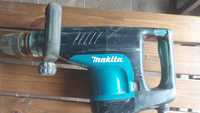 Продам отбойний молоток  MAKITA HM1203C