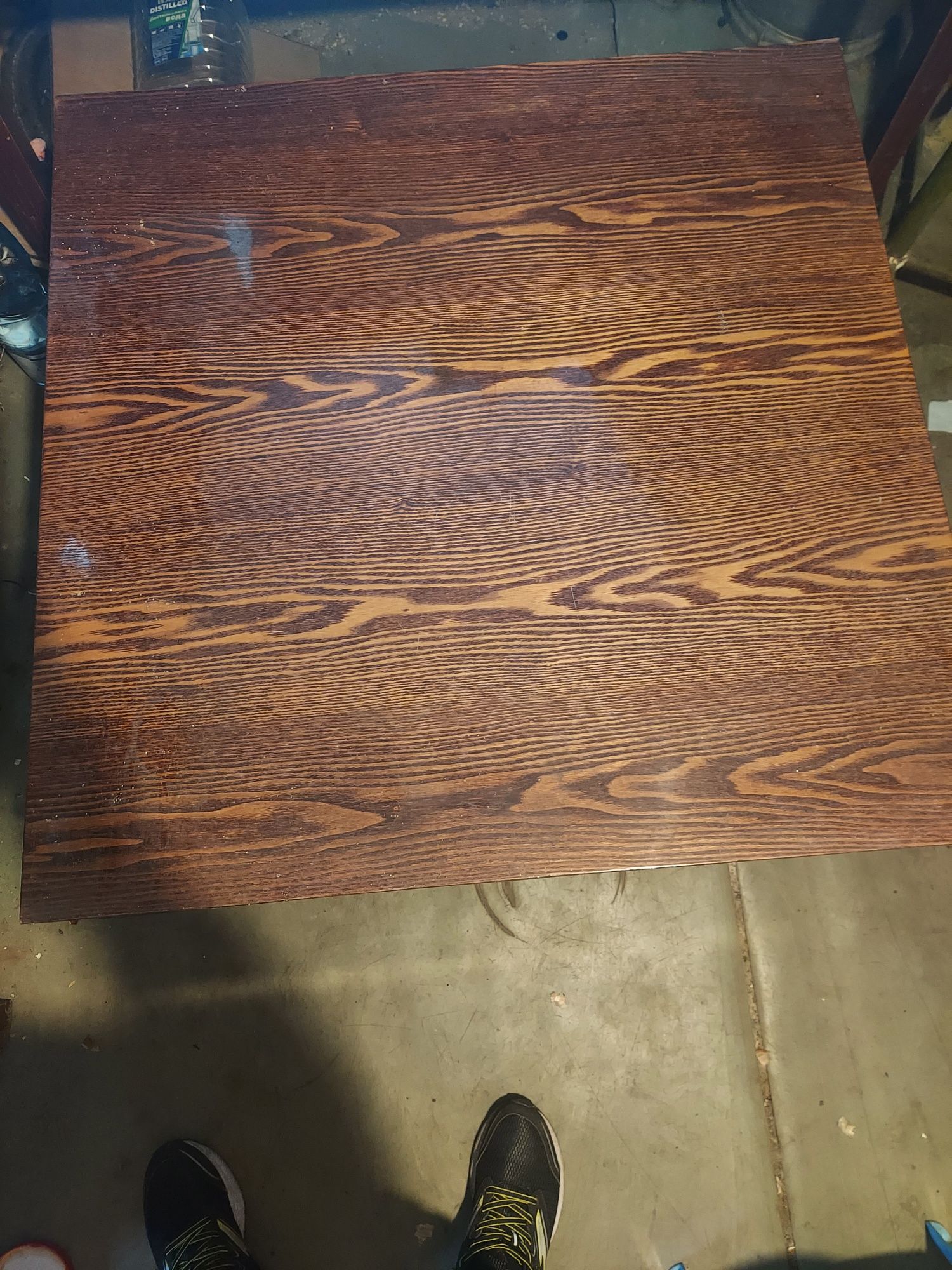 Журнальний стіл дерев'яний лакований