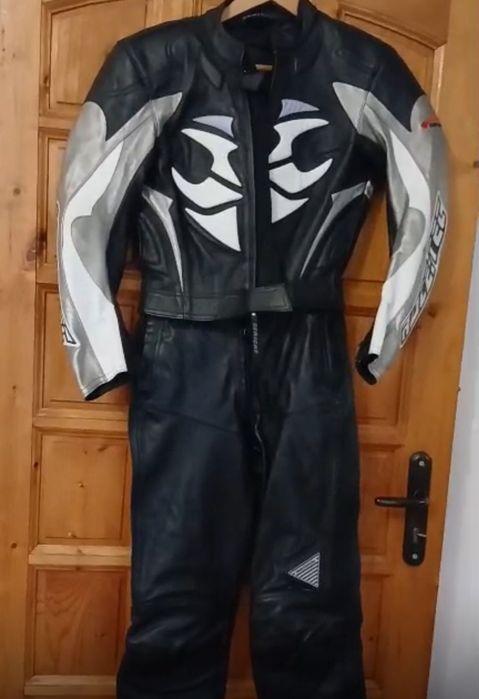 Гоночный  кожаный мото  костюм