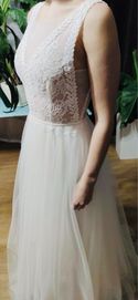 Śliczna suknia ślubna z tiulem