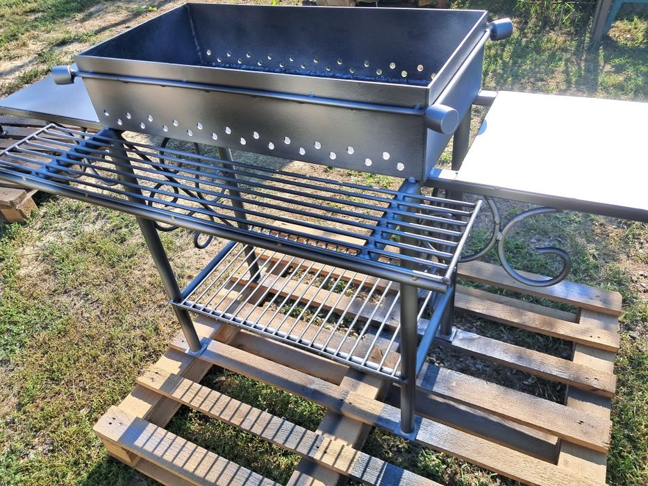 Мангал в наявності.