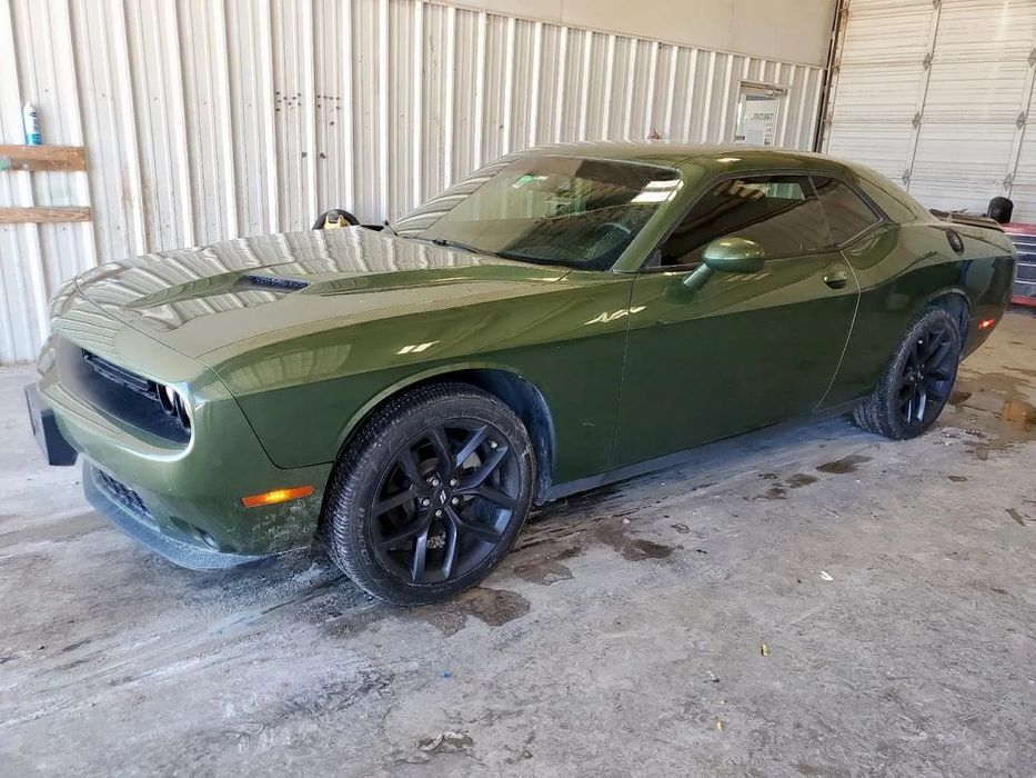 Dodge Challenger Amerykańskie coupe z 2020 roku w transporcie do Polski