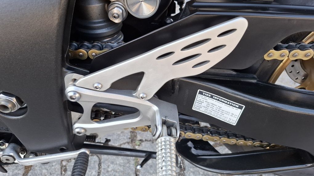 Yamaha r1 crossplane