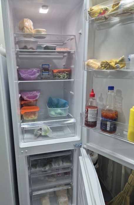 Холодильник майже новий