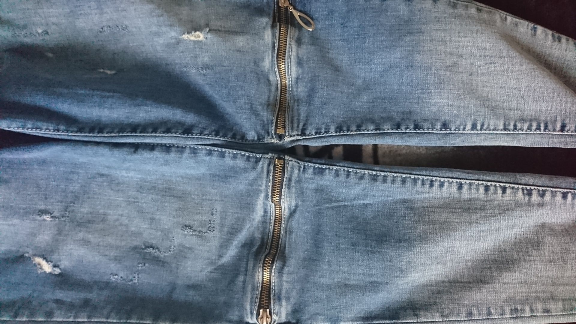 Крутые джинсы 27 размер (М-L) недорого. Высокая посадка