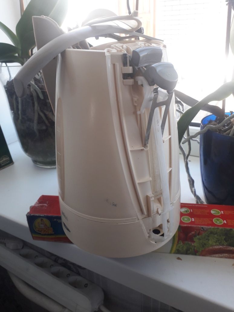 Чайник Braun VK-210 по запчастинам.