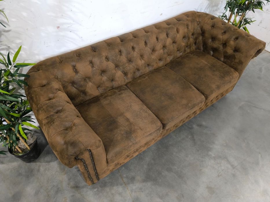 Bardzo ładna sofa CHESTERFIELD, skóra naturalna. Dowóz