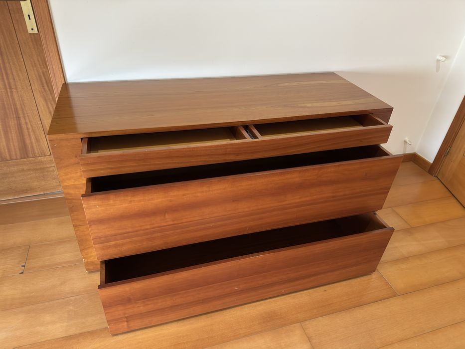 Mobília completa de quarto em madeira maciça