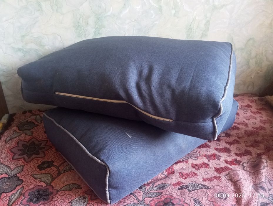 Підголовник (підлокітник) від дивана