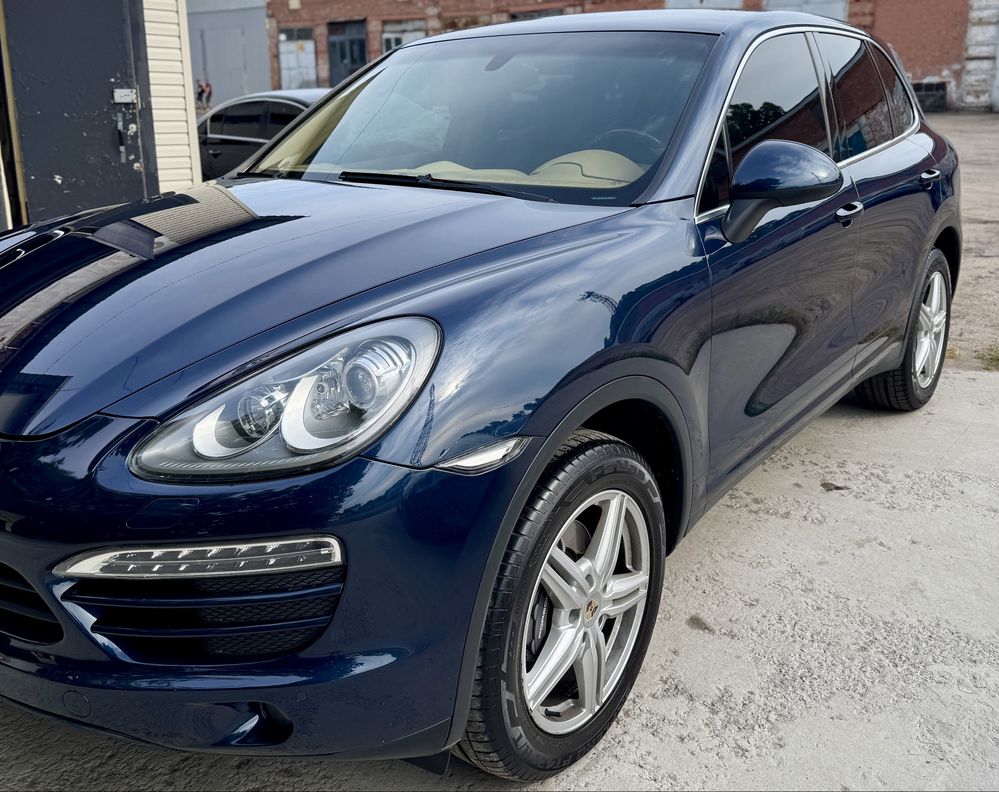 Porsche cayenne 2012