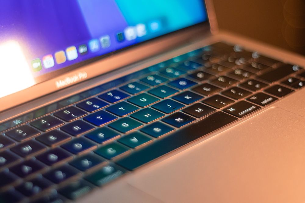 MacBook Pro 13 A1706 | TouchBar | Core i5 | 256GB SSD | MacOS Sequoia