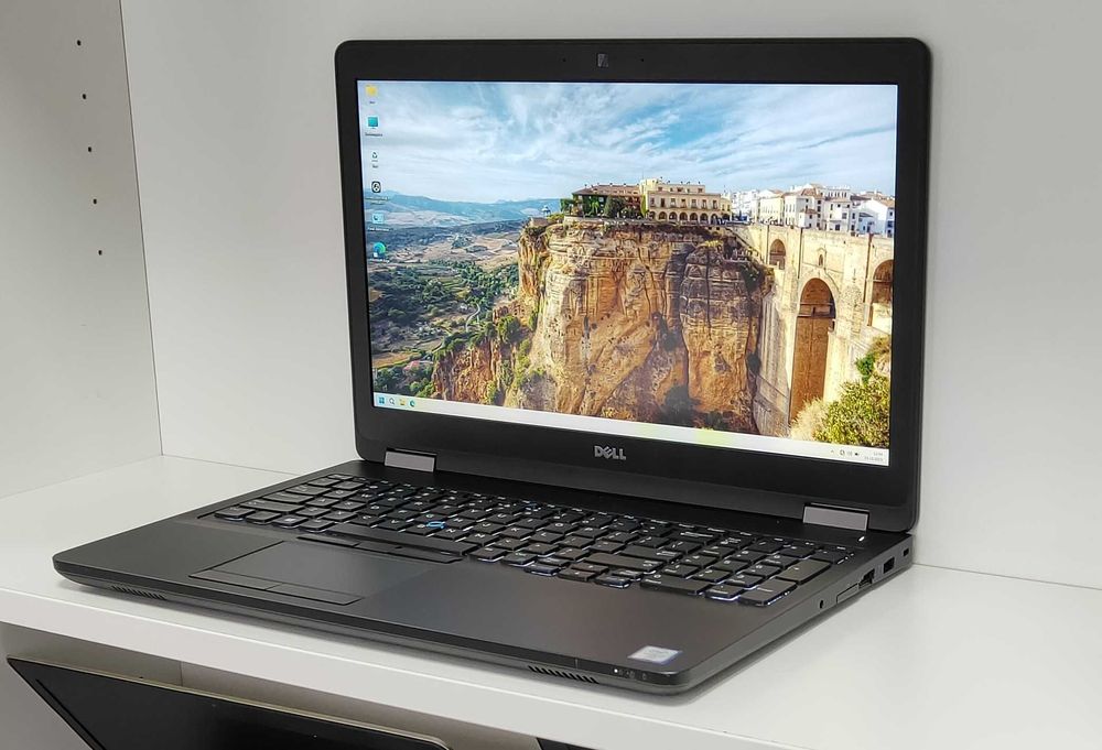 Laptop Dell Latitude e5570 Intel i7-6820HQ 16GB SSD 15.6 W11 Radeon R7