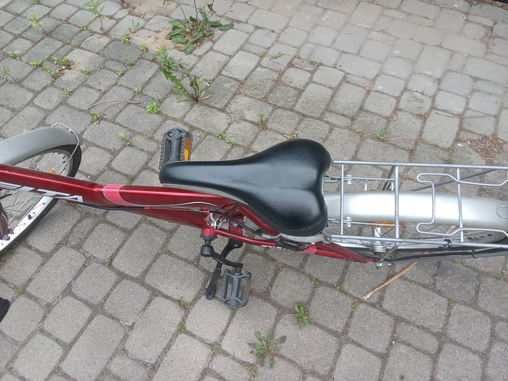 Rower czerwony ciemny