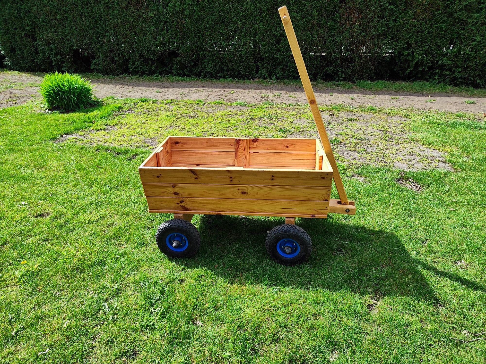Jedyny taki drewniany wóz dla dzieci