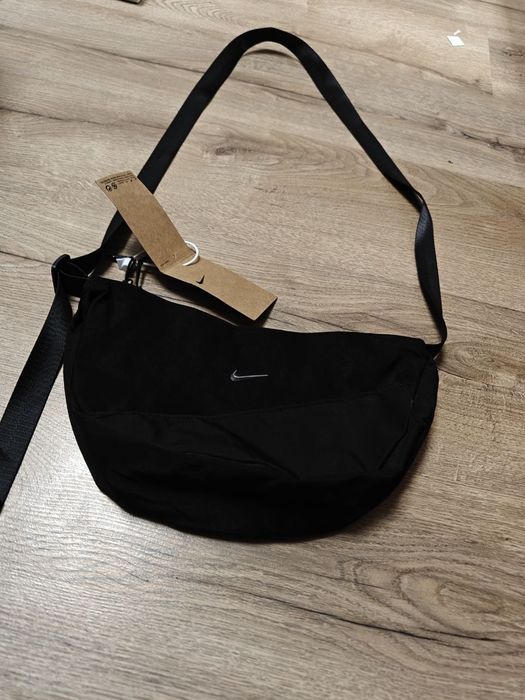 Сумка Nike Aura Crescent Crossbody Bag 4L