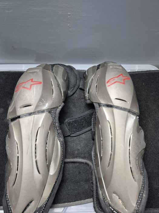 Наколенники мото Alpinestars