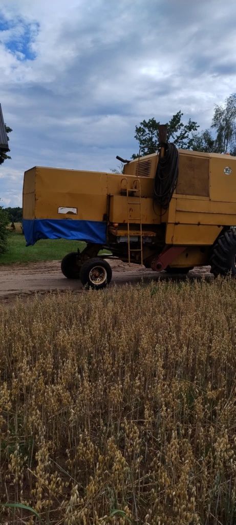 Kombajn Bizon Z056 + heder i wózek