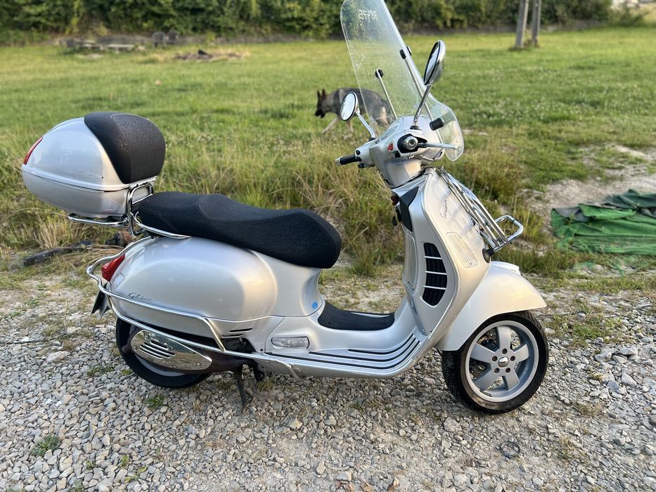 Piaggio Vespa Gts 125 ! Duza szyba ! Chromy ! Kufer