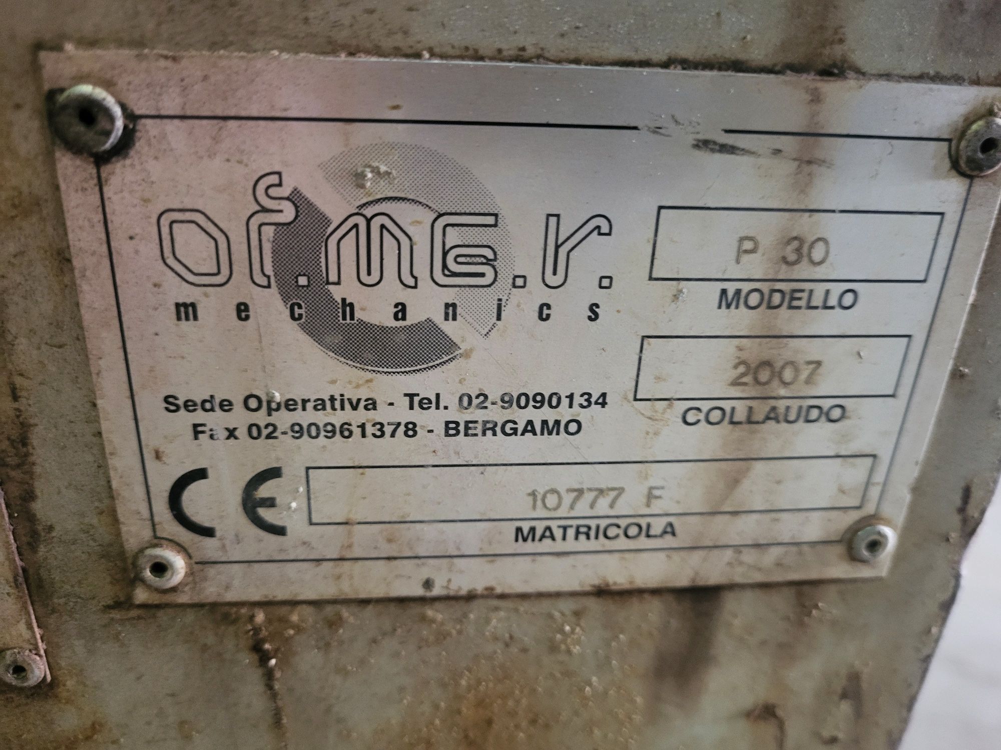 Maquina de moldar ferro ofmer