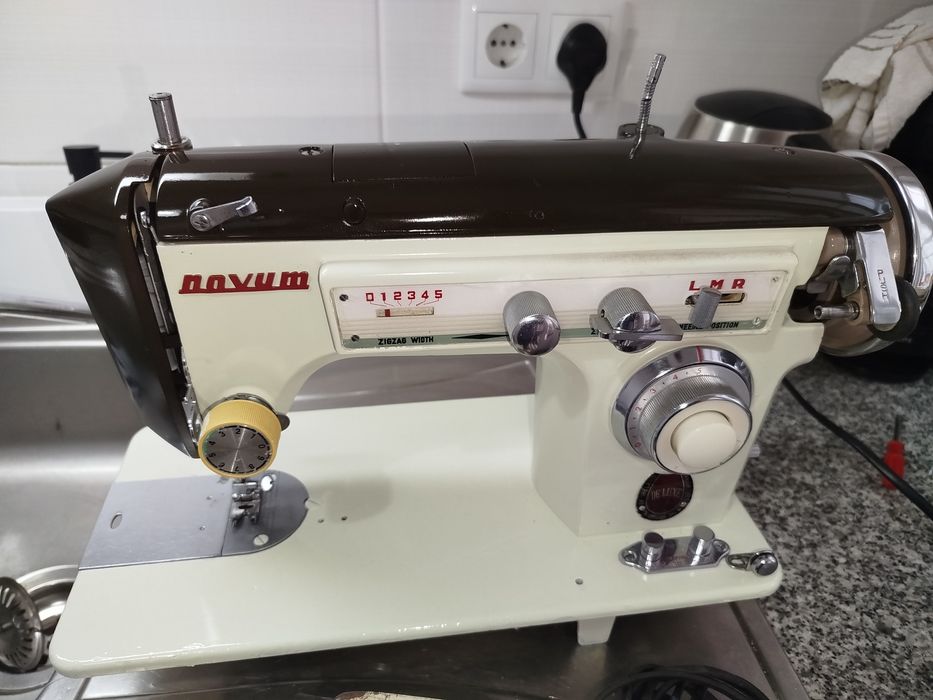 Máquina de costura novum