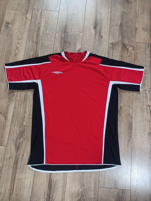 Sportowa koszulka firmy Umbro