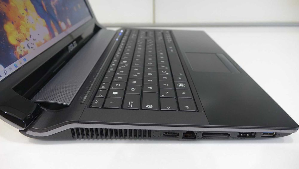 Asus N53J 15.6 FHD, i5, 8, 240gb ssd, Win10, Хороший АКБ, Bang Olufsen
