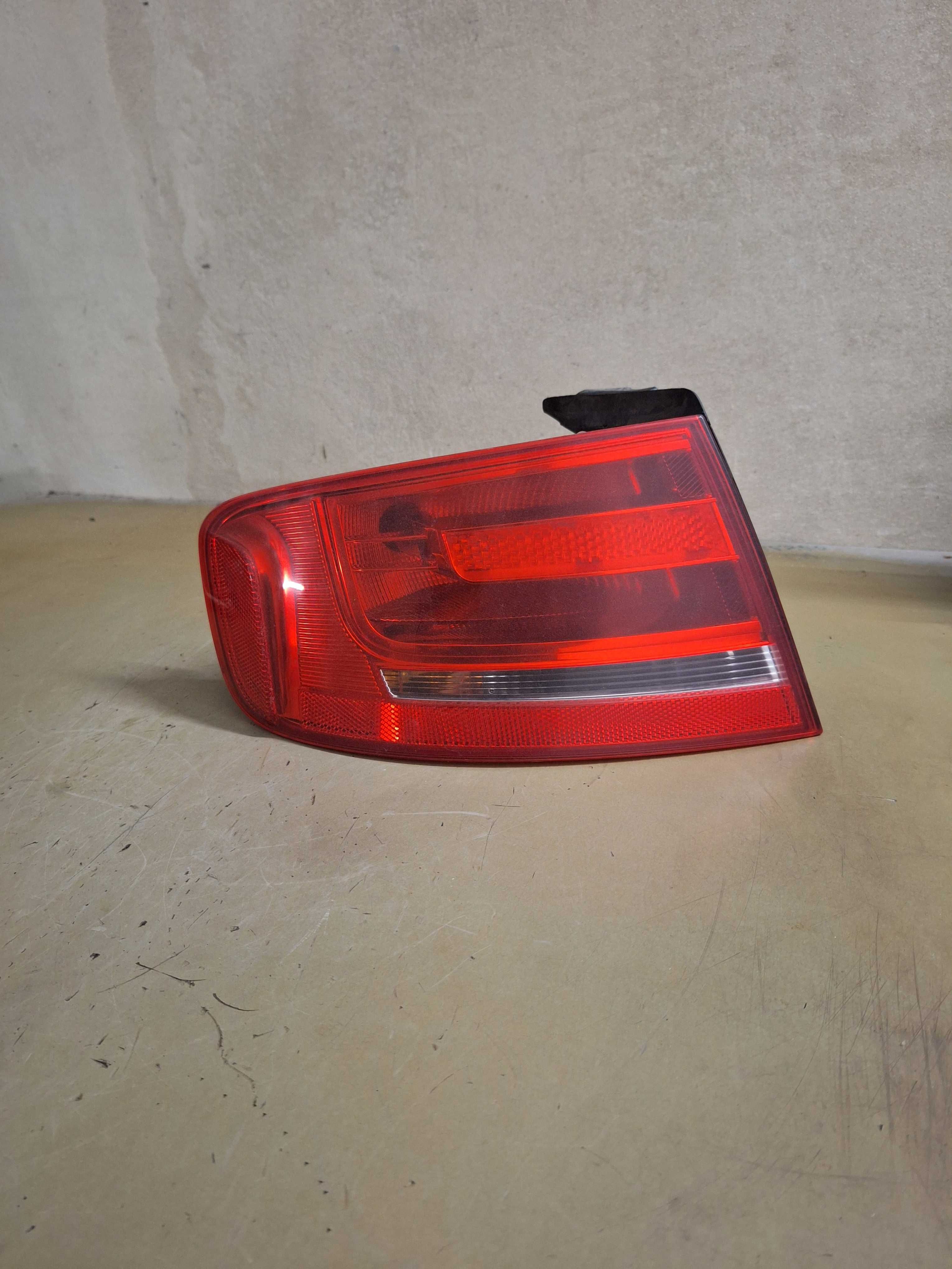 Lampa tylna lewa audi a4 b8 sedan