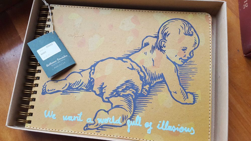 Álbum de menino com caixa, novo