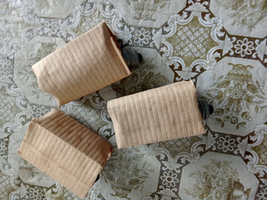 Продам редкие лампы  12вольт 40 ват.   Можно  на обмен  на почте