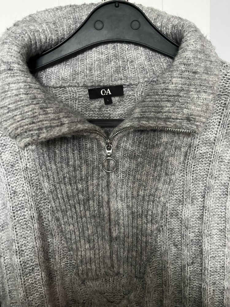 Szary sweter z sueakiem golf C&A L 40