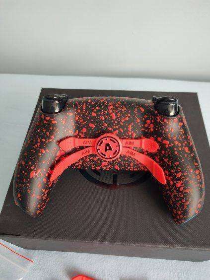 Pad PS5 przerobiony przez aimcontrolers