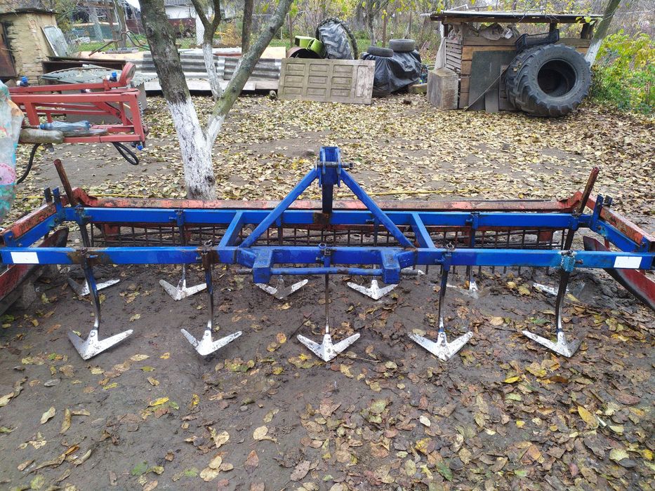 Продам навісний культиватор.