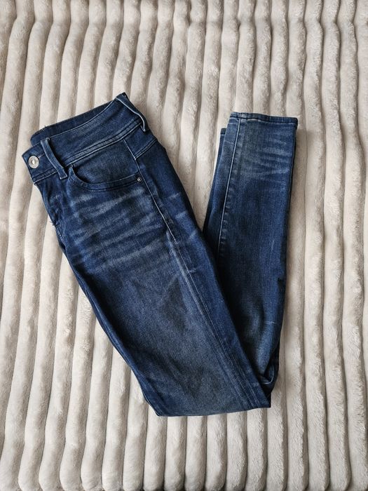 Ciemne jeansowe rurki