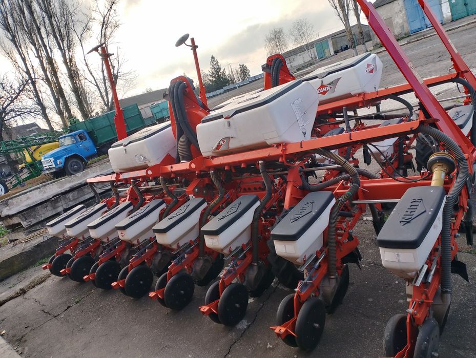 Продаєця сівалка кун плантер 3