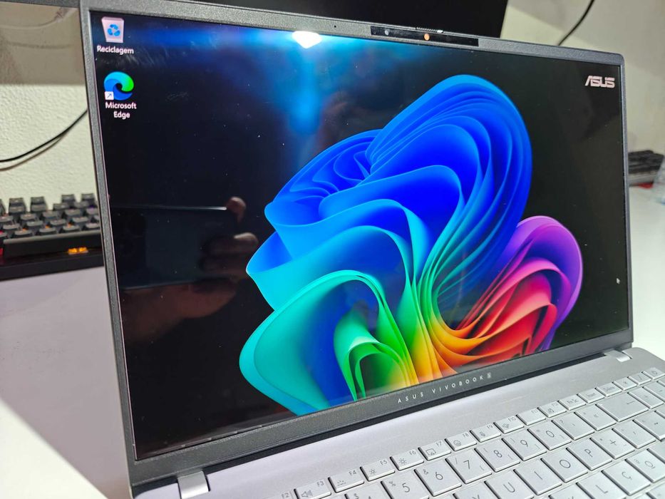 Portátil ASUS Vivobook S15 OLED Snapdragon X Elite