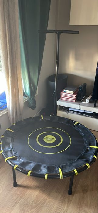 Mini trampolim com apoio