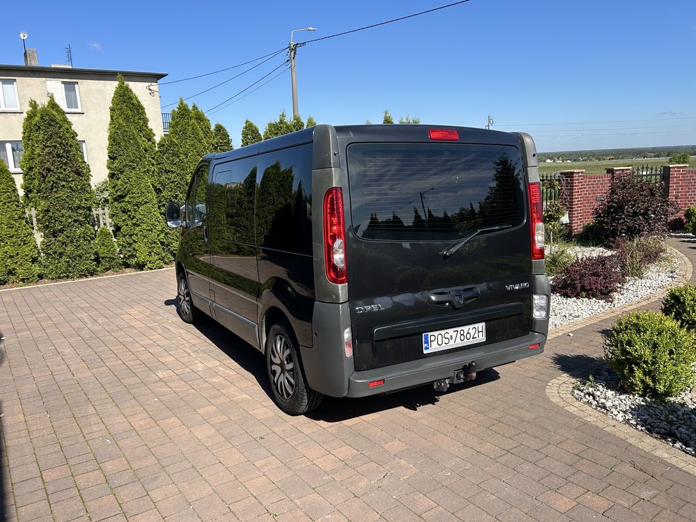 Vivaro 9 osob ladny stan