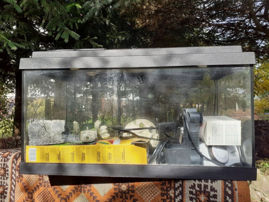 Akwarium 60x30x30cm wraz z wyposażeniem, ozdoby, pokrywa,cały komplet