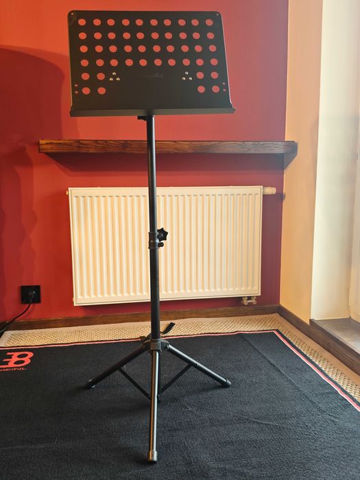 Solidny pulpit na nuty