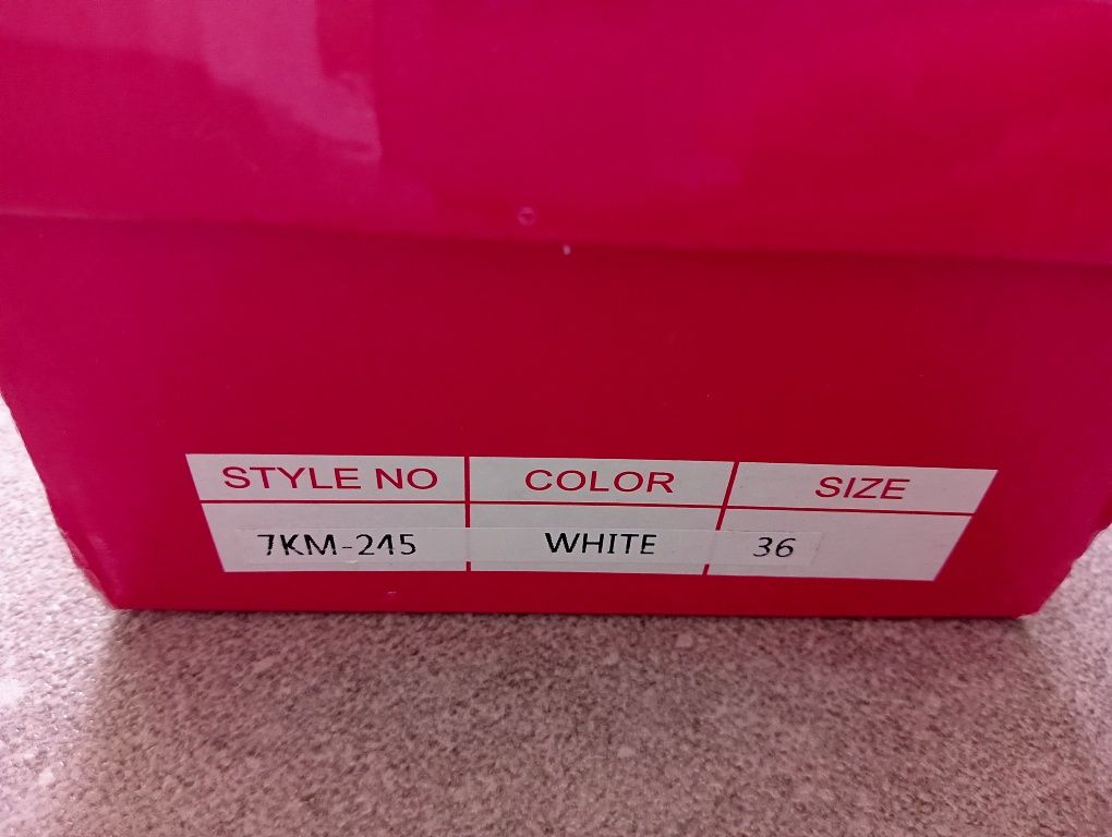 Buty komunijne, białe dla dziewczynki, rozmiar 36