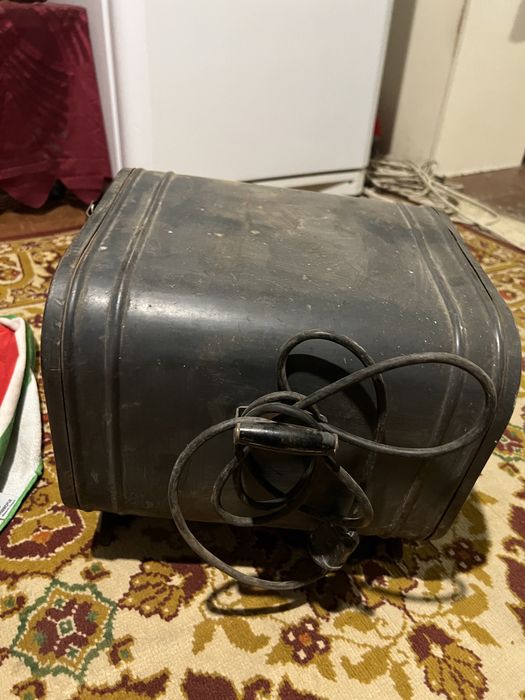 Продам старую мини  духовку.  400 грн с торгом