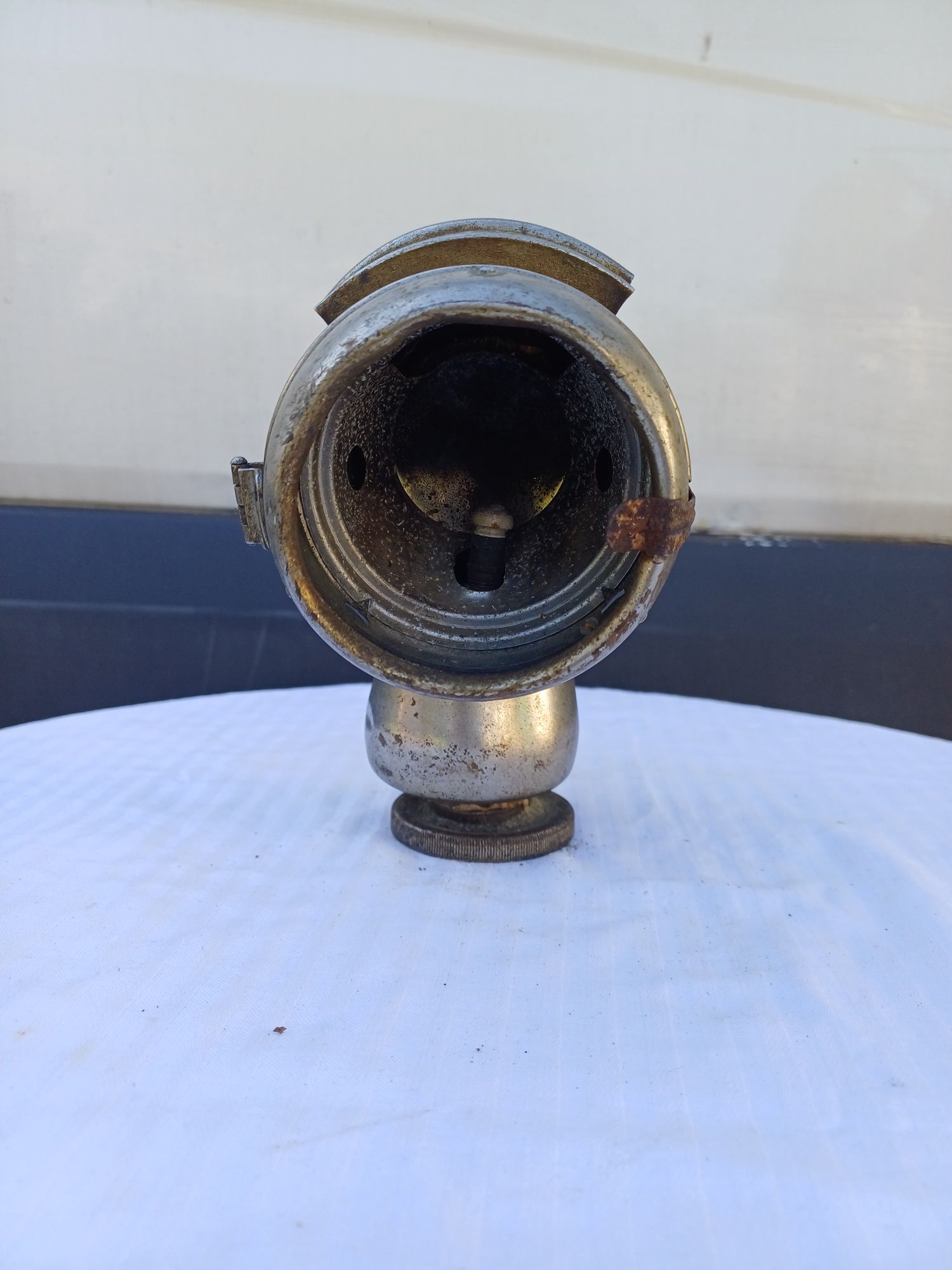 Stara lampa rowerowa na KARBID Melas