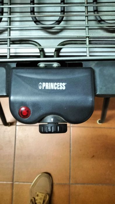 Grelhador elétrico de pé alto