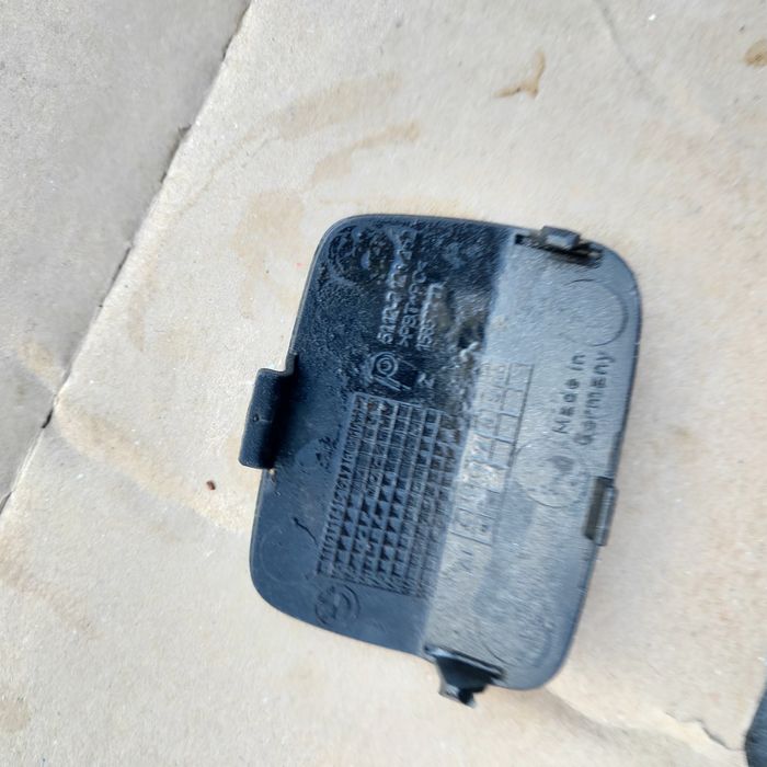 Zaślepka zatyczka haka ucha Holowniczego zderzak przód BMW seria 3 E90