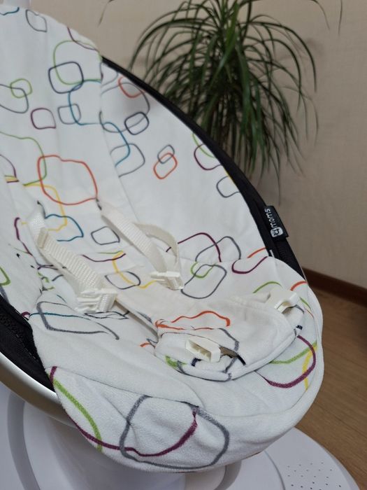 Заколисуючий центр Мамару Mamaroo 4moms 4.0