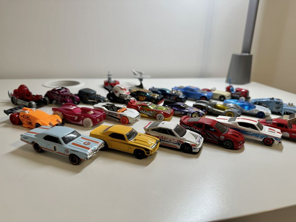 Машинки Hot Wheels, Matchbox, Majorette, Maisto